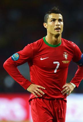 ما هي اللحظات الـ28 التاريخية في عيد ميلاد رونالدو الـ28؟